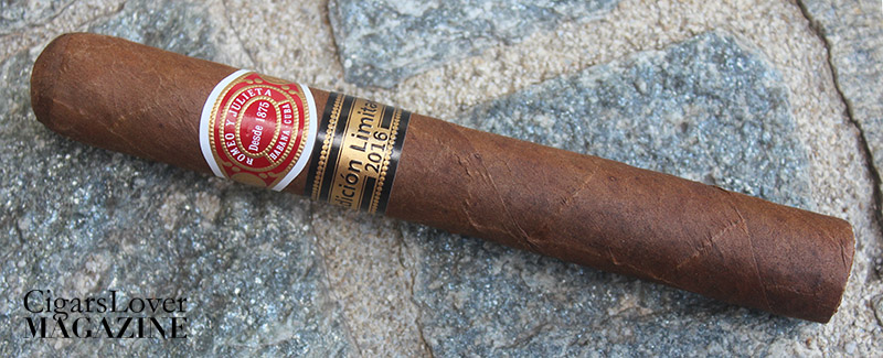 Romeo y Julieta cigar with champagne - elegant pairing