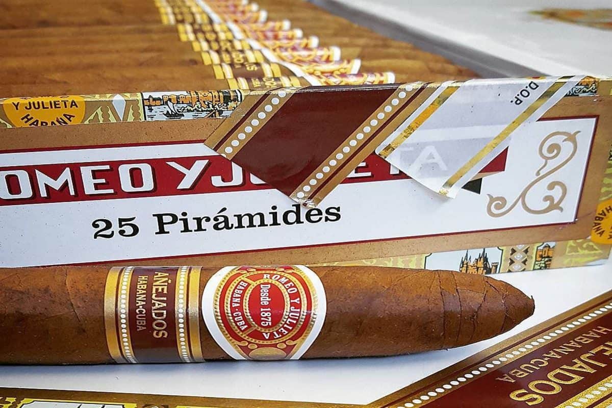 Romeo y Julieta Pirámides Añejados