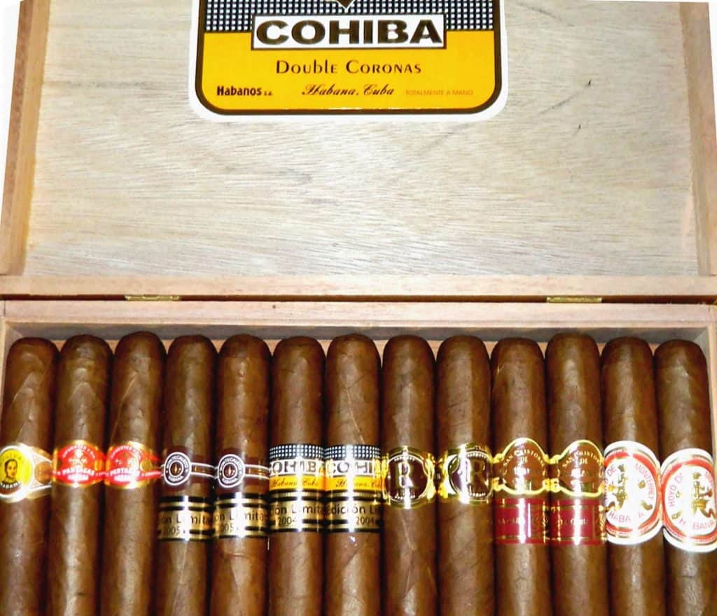 Mixed box of 25 Cuban Cigars Double Coronas