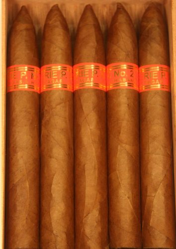 Cedar Petacas Partagas Series P. 2 Box of 5